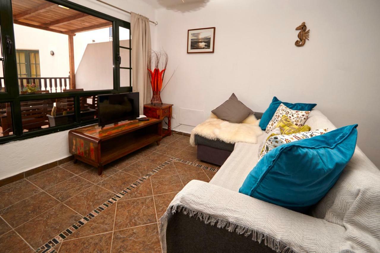 Casa Margarita - Shared Pool - Close To Seafront Promenade Punta Mujeres Exterior photo